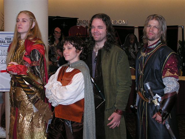 Dragon*Con 2003 Images - The Costumes - 640x480, 65kB