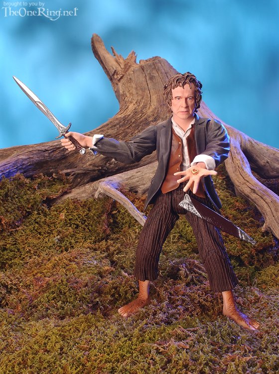Toybiz ROTK Action Figures - Bilbo - 560x750, 132kB