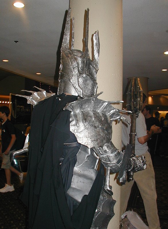 Sauron Costume - 586x800, 98kB