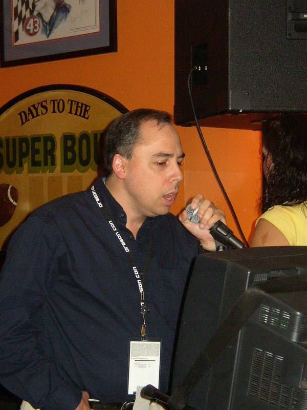 Michael Martinez Sings! - 600x800, 114kB