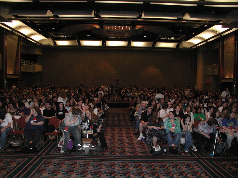 Crowd awaiting TORN's overview of TTT and RoTK - 800x600, 124kB