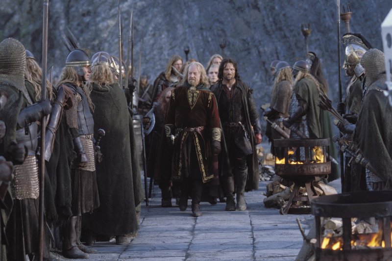 Aragorn And Theoden Inspect The Troops - 800x532, 83kB