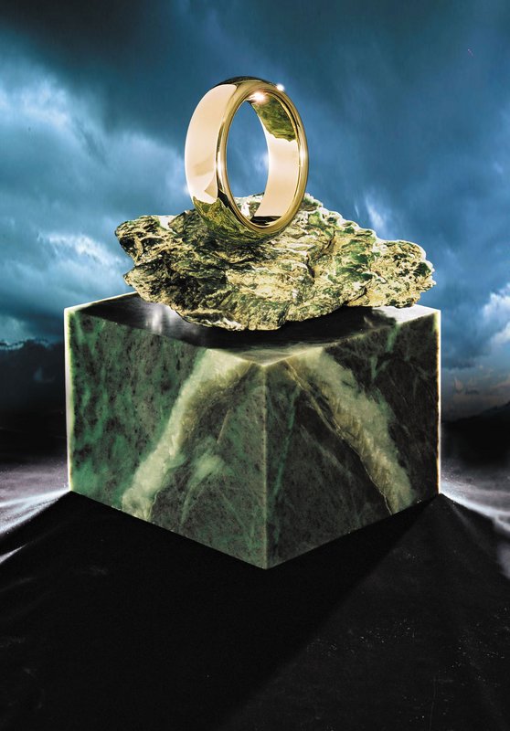 The One Ring Sculpture - 558x800, 73kB