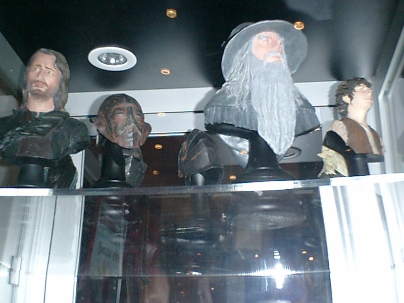 Armageddon 2003 In New Zealand - Sideshow Busts - 800x600, 112kB