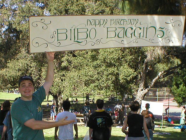 Bilbo Birthday Bash 2003 in LA - 640x480, 113kB