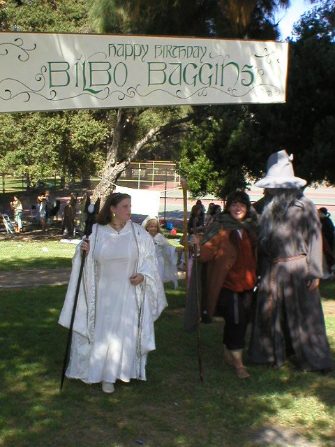 Bilbo Birthday Bash 2003 in LA - 480x640, 84kB