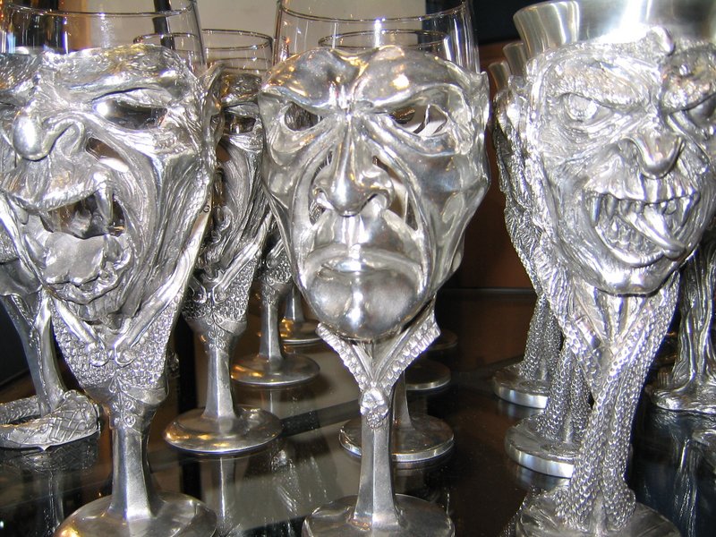 Royal Selangor Sculptor Greame Anthony in Montreal - 800x600, 161kB