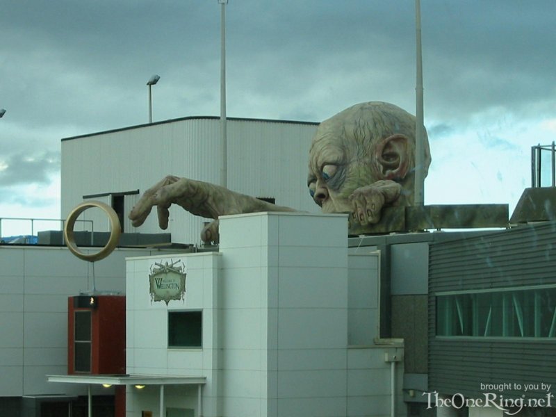 Gollum At Wellington Airport - 800x600, 58kB