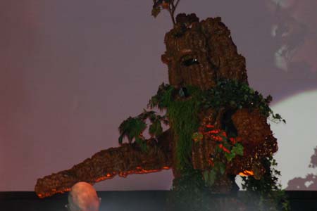 Awesome Treebeard-costume! - 450x300, 11kB