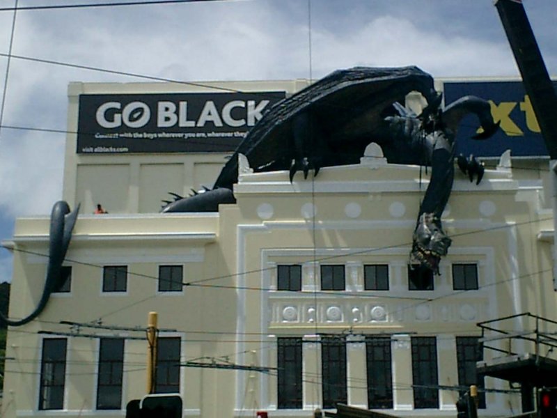The Fell Beast Perching on Embassy Theater - 800x600, 74kB