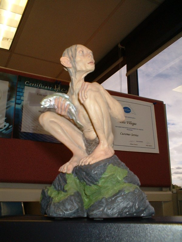 Luis Diego Villegas's Smeagol statue - 600x800, 83kB