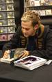 Dominic Monaghan Signing in LA - (409x640, 64kB)