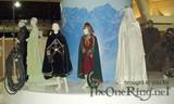 Costume Display - Galadriel, Arwen, Aragorn, Merry and Pippin - (800x483, 82kB)