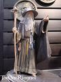 Gandalf Sideshow Toy Statues at Comic-Con 2001 - (400x533, 44kB)