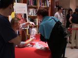 Viggo Mortensen Book Signing, Hollywood - (640x480, 186kB)