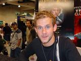 Dominic Monaghan Mans the Decipher Booth at Comic-Con 2002 - (800x600, 89kB)