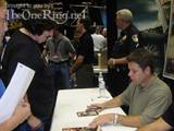 Sean Astin signs Autographs - (500x375, 46kB)